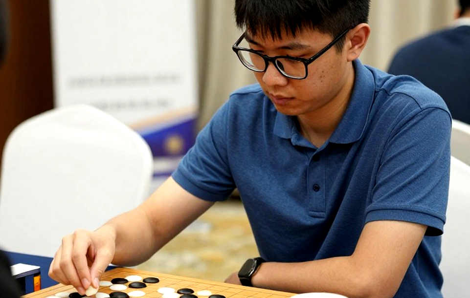प्राग की 27 मिनीचर और हैम्बर्ग का कारखाना: ChessBase Magazine #225 में दिखता शतरंज का असली ढांचा